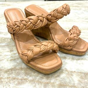 Ladies 8m; neutral wedge